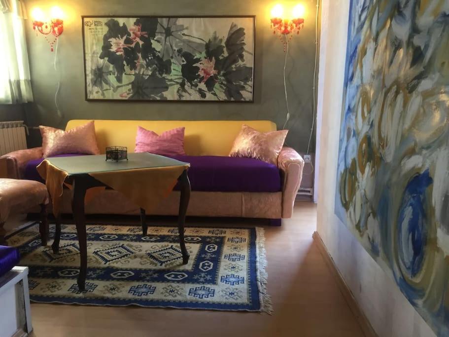 B&B Skopje - Art Gallery Apartment - Bed and Breakfast Skopje