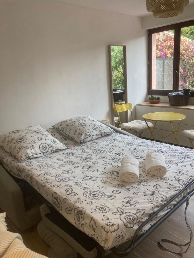 Estudio con sofá cama