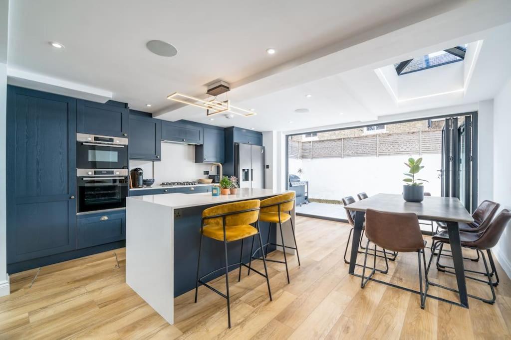 Beautiful Renovated House - B&B London