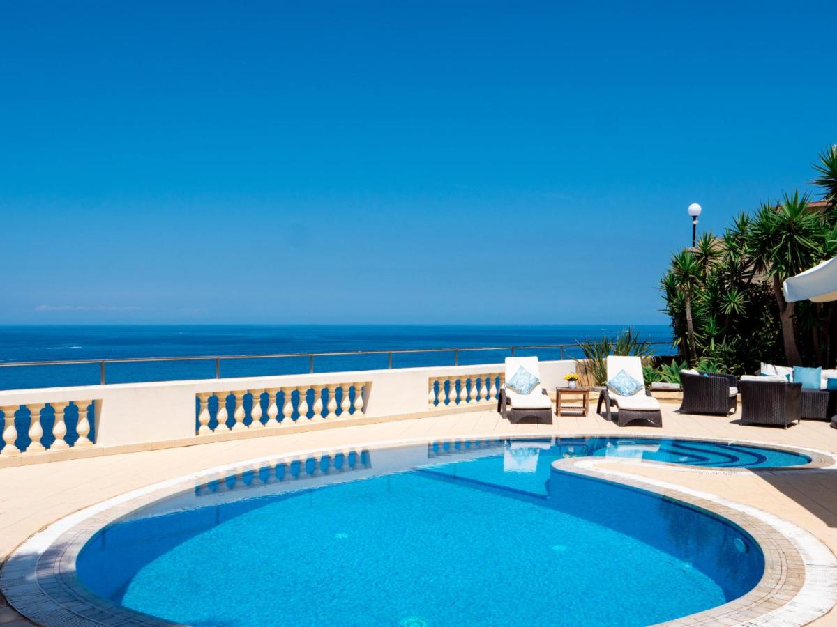 Villa Palma - Sunset Sea Views with Pool, Jacuzzi, Sauna and Games Room - B&B Mellieħa