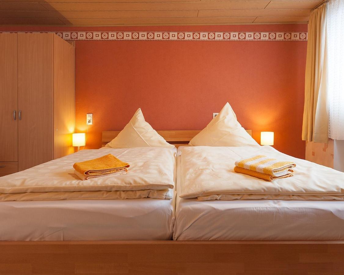 Dreibettzimmer mit Gemeinschaftsbad