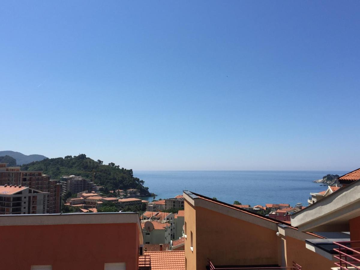 Appartamento con 2 Camere da Letto, Balcone e Vista mare