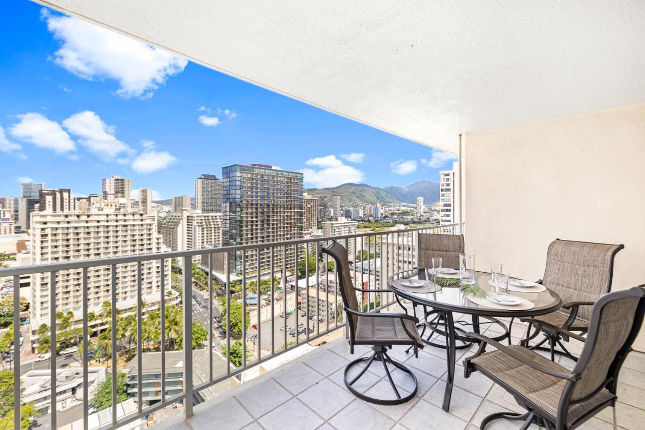 Cozy 1BR with Great Ocean Views - 3 Mins to Waikiki Beach! - B&B Honolulu
