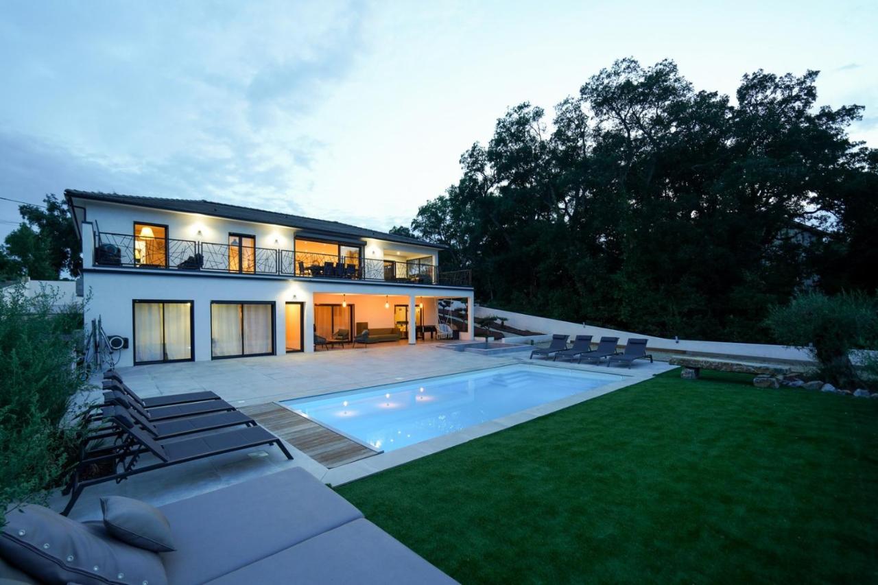 Très belle villa à Ghisonaccia avec piscine chauffée - B&B Ghisonaccia