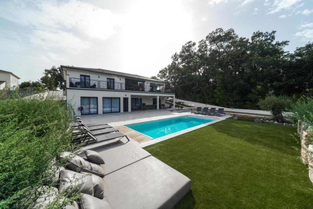Très belle villa à Ghisonaccia avec piscine chauffée - B&B Ghisonaccia