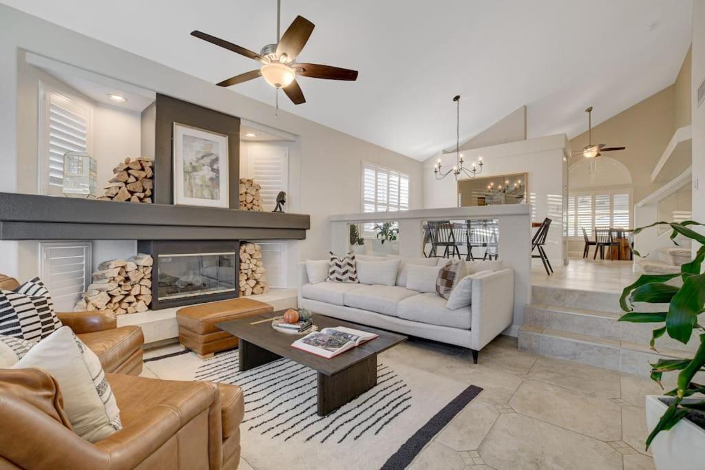 Beautiful 5BR w/King Beds, Pool & Hot Tub, Games - Chambres d’hôtes Las Vegas