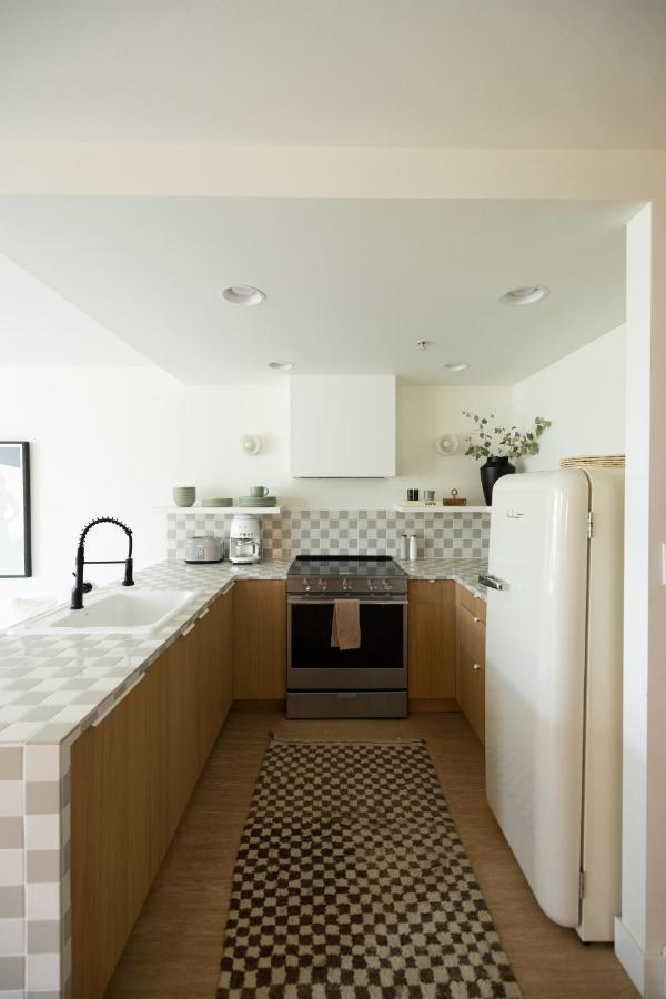 Ski-in/Ski-out Intentionally Designed Ski Lodge - B&B Whistler