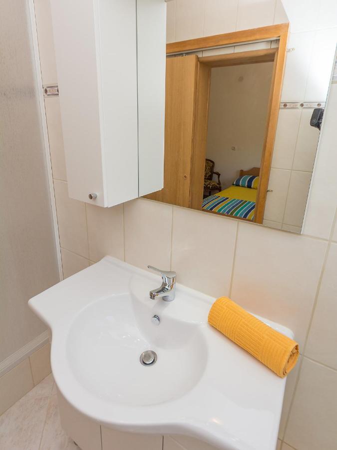 Appartamento con 2 Camere da Letto, Balcone e Vista mare