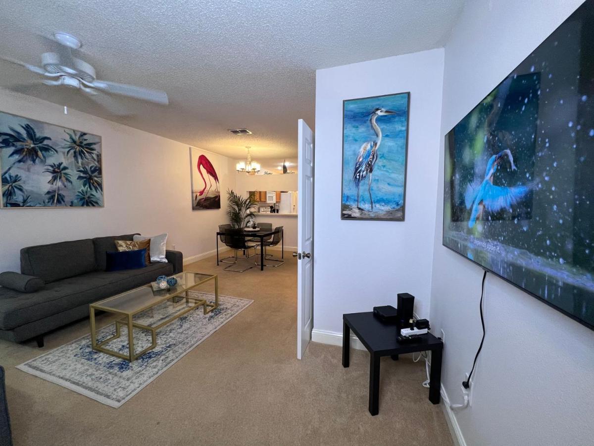 Gated Elegant 2BR Townhome - KING Bed, Pool, WiFi, Wash & Dry, AC, Private Patio facing preserves, Free Parking -- NICE FOR Medical, Business, Groups, Relo - by Moffitt Cancer CTR, Tampa Palms, Hunters Green, Live Oak, Cory Lake, New Tampa, Wesley Chapel - B&B Tampa