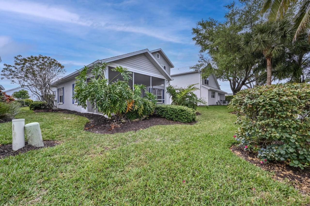 Spacious+Cozy Home, near the beach, heated pool. - B&B