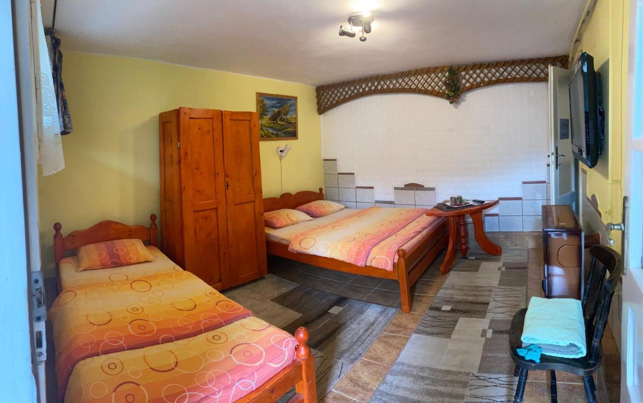 Doppel-/Zweibettzimmer mit Bad