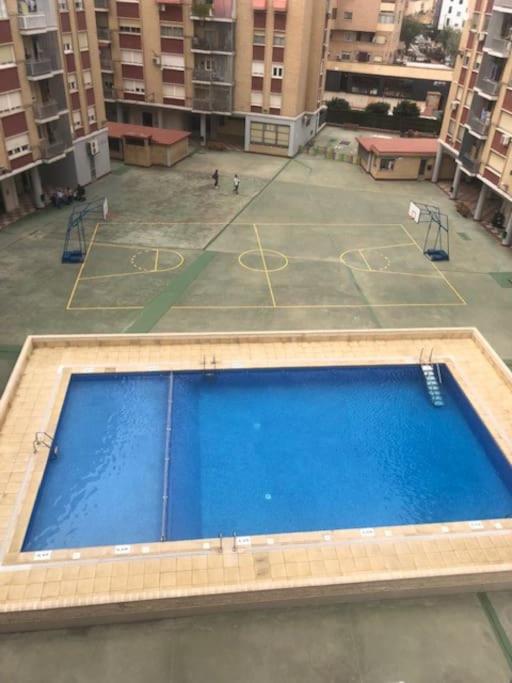 NUEVO Con piscina a 2 minutos estación tren AVE - B&B Zaragoza