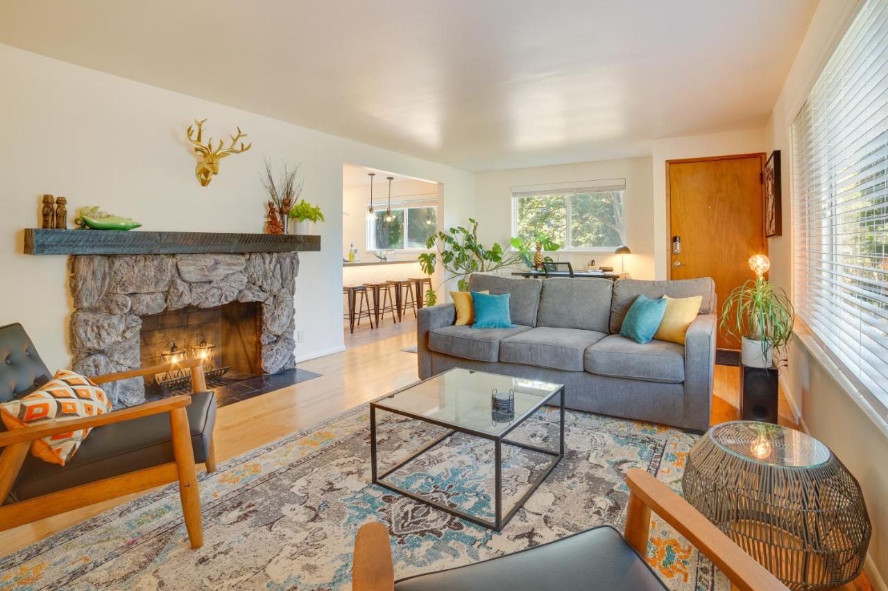 Seattle Vacation Home with Hot Tub 5 Mi to Downtown - B&B