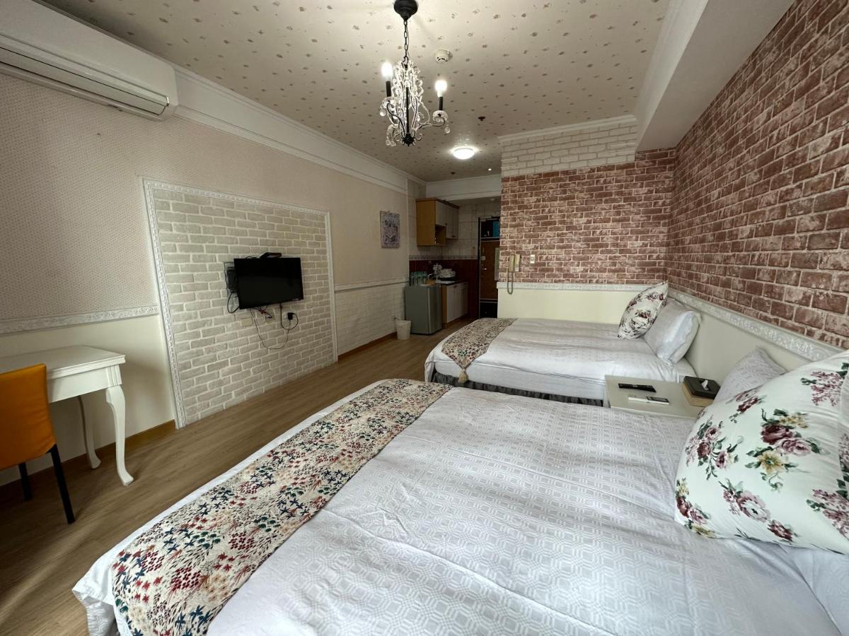 Apartment with Balcony- Room Selected at Check-In