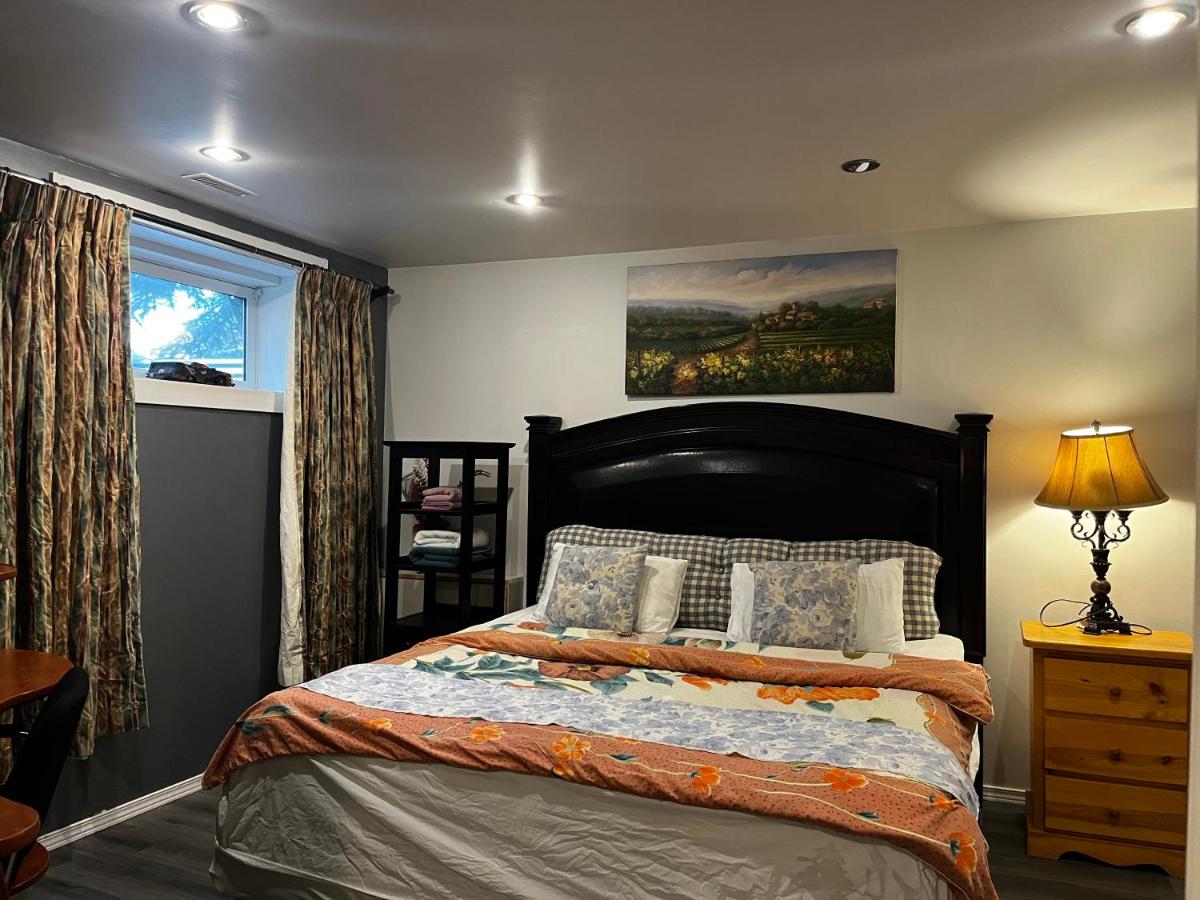 B&B Calgary - hidden valley new basement suite with private bathroom! - Bed and Breakfast Calgary