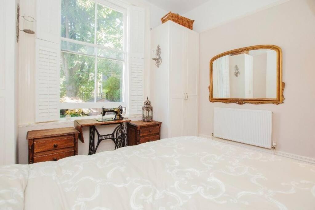 Beautiful Two Bedroom Flat in Kensington - B&B