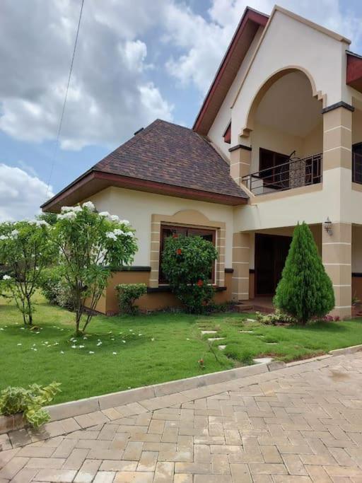 B&B Accra - Aspen Luxury Villa - Bed and Breakfast Accra