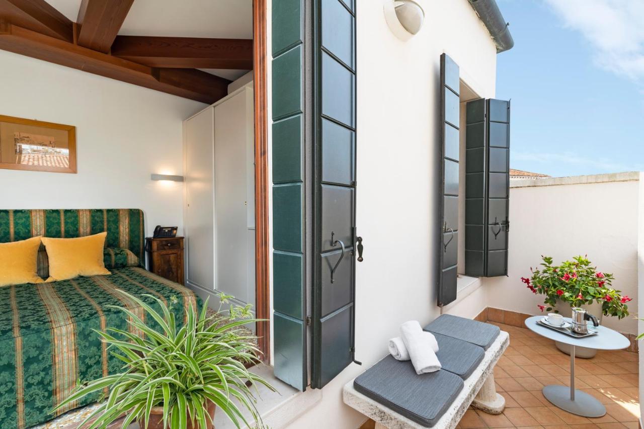Two-Bedroom Apartment with Terrace and canal view