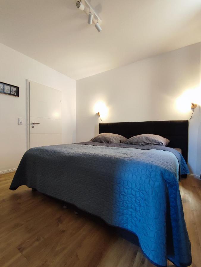 50 qm Ferienwohnung für 3 Personen, Monteure oder Geschäftsreisende, 400 m bis Lokschuppen, Smart-TV, WLAN, Lidl fußläufig erreichbar - Chambres d'hôtes Bielefeld