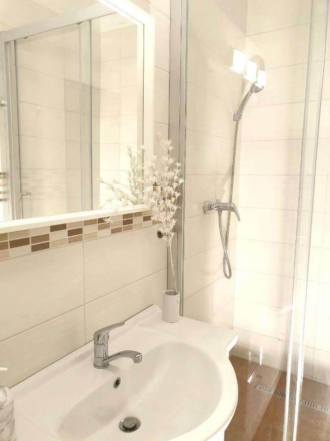 Apartmán CENTRAL, self check in 24 h, free parking - Chambres d’hôtes Banská Bystrica