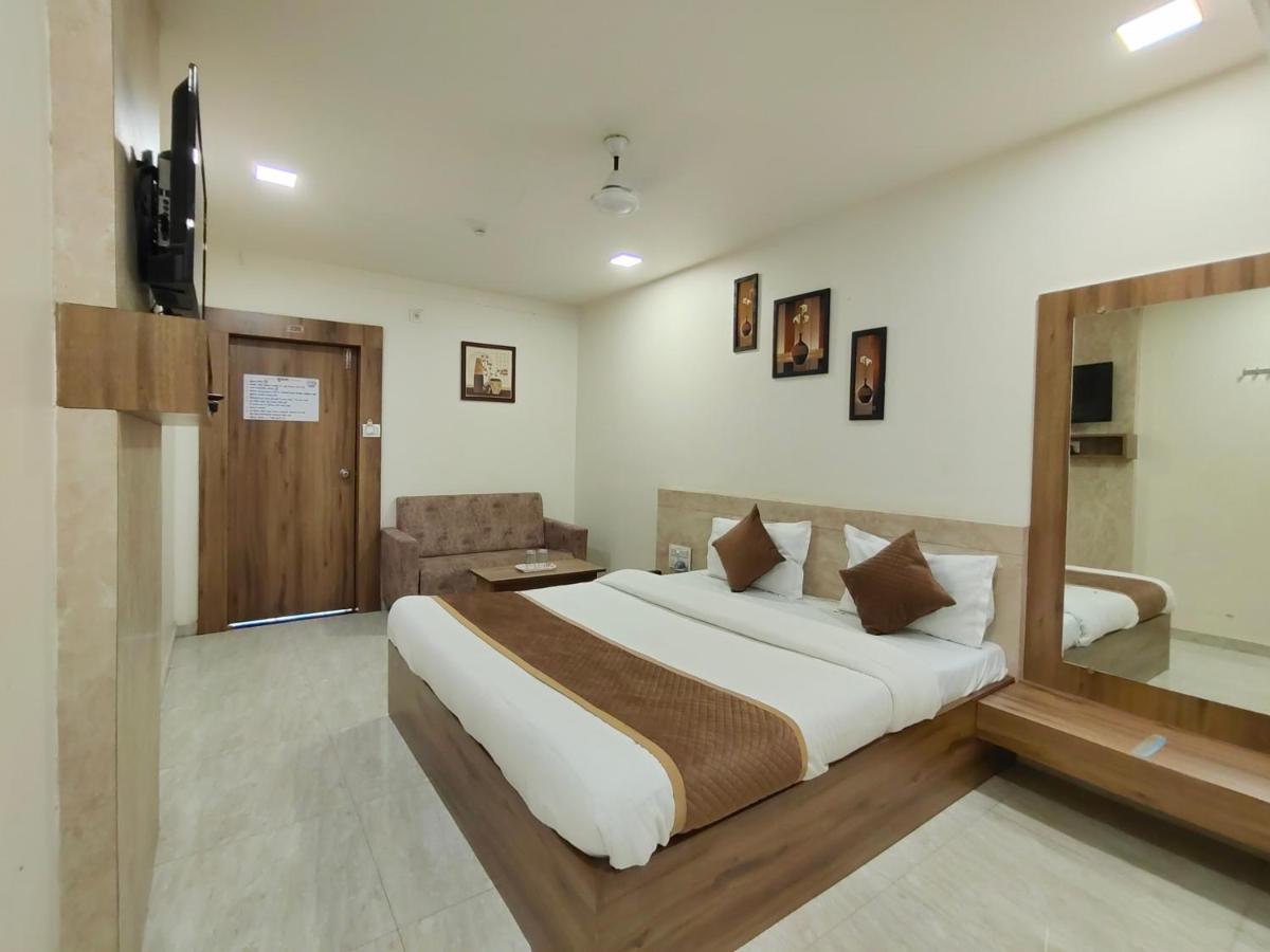 B&B Ahmedabad - Hotel Palm Residency - Bed and Breakfast Ahmedabad