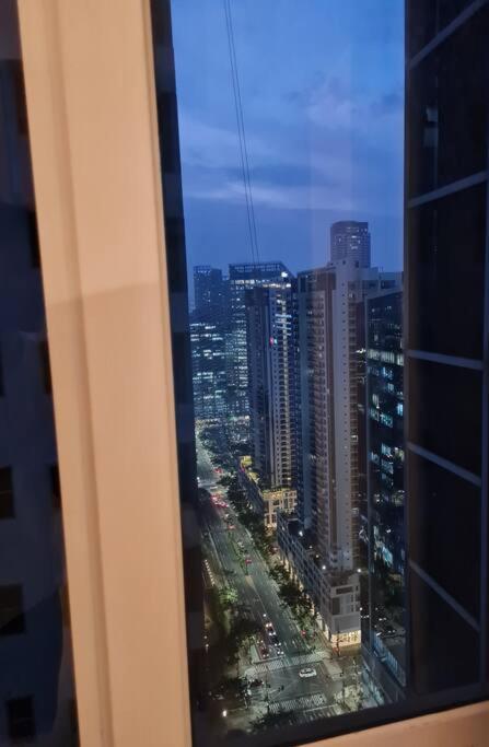 Homey condo unit in BGC - B SOMA NT - B&B Manila