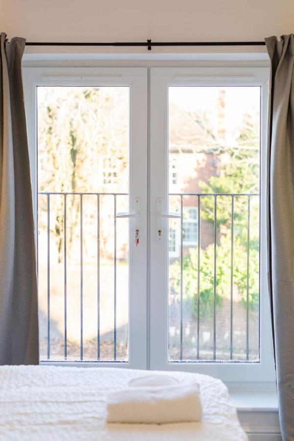 StayRight Central Flats in Cardiff with Designated Parking - B&B