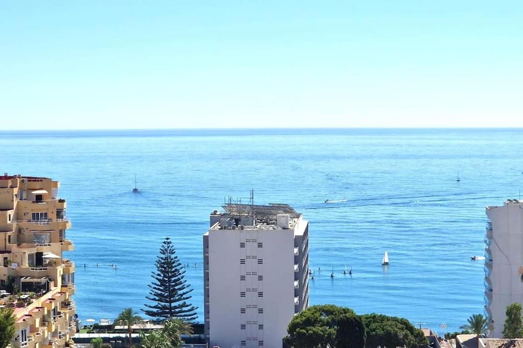 2 Bed - Stunning views - B&B Benalmádena