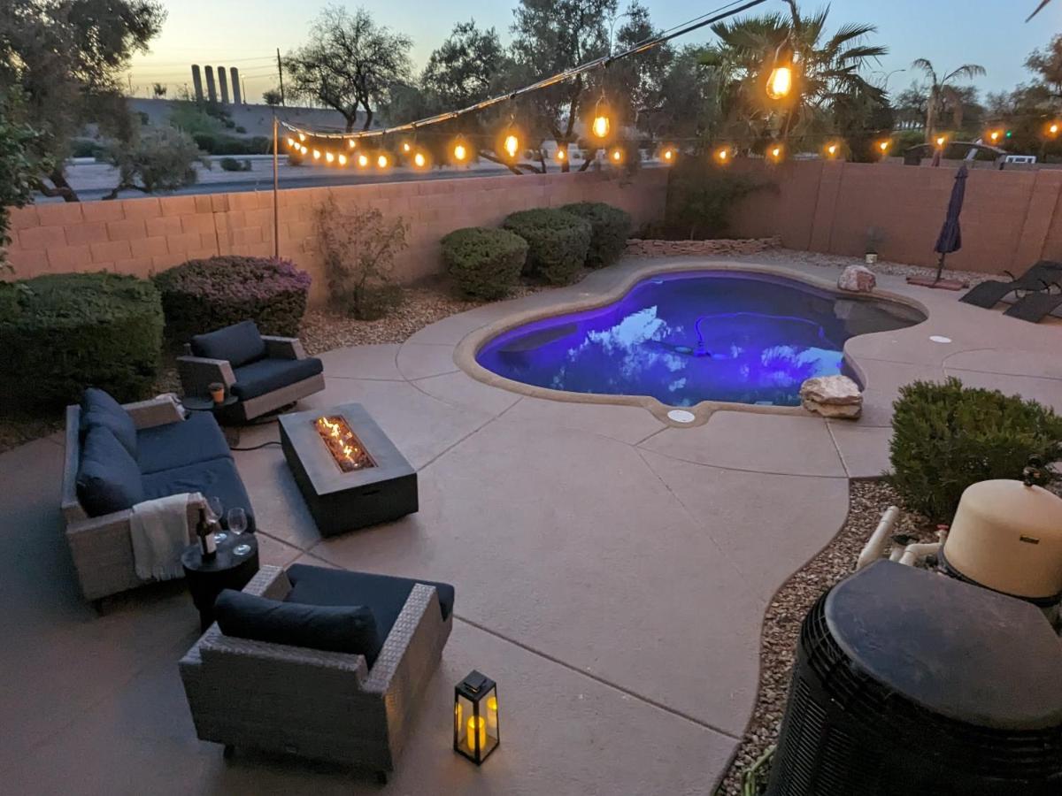 B&B Chandler - HOLLYHOCK - Pet-Friendly 4BR Heated Pool & Near Golf - Bed and Breakfast Chandler