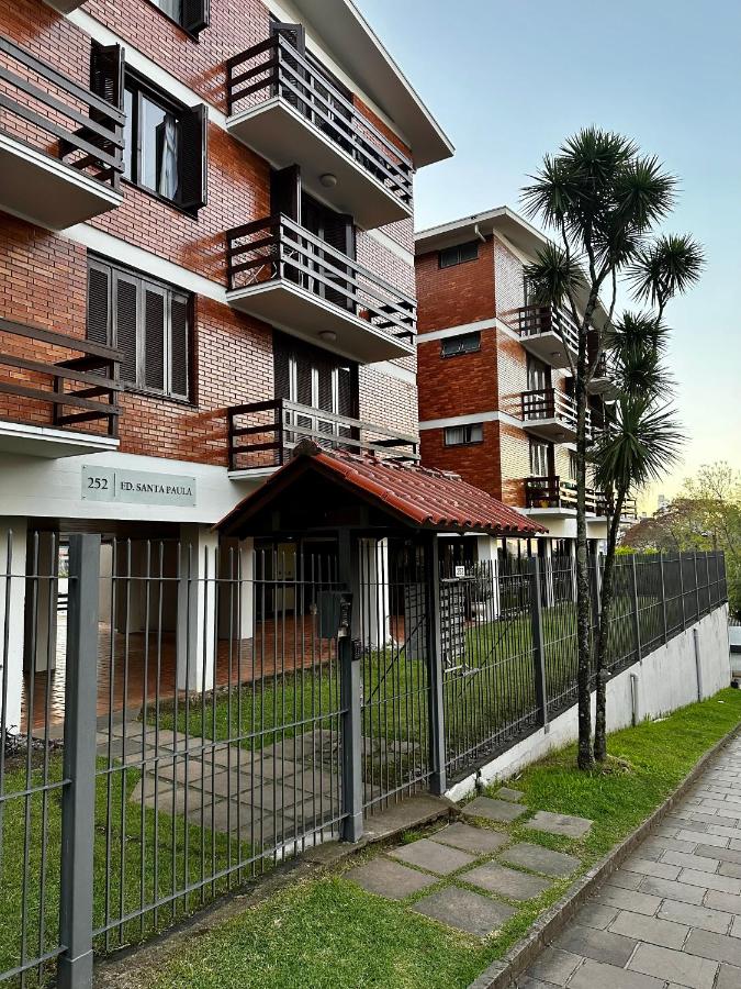 Apartamento Artístico - Garagem - Ar Condicionado - Excelente Localização - B&B