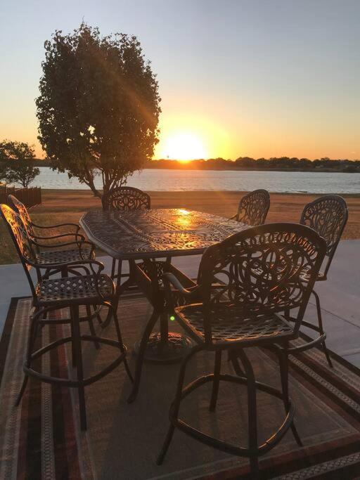 B&B Little Elm - Lakefront Family Vacation Home close to Frisco and Dallas - Bed and Breakfast Little Elm