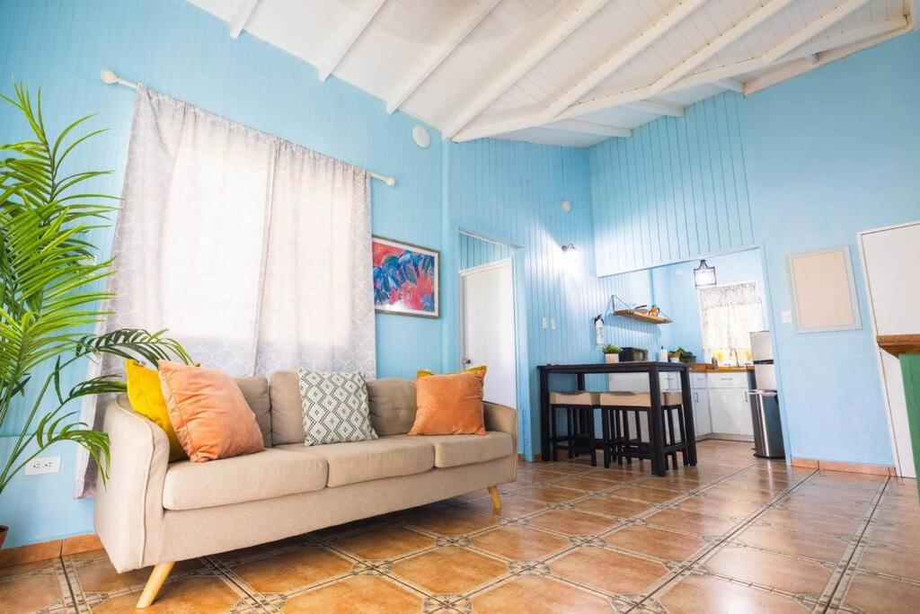 Jobos Beach Apt #2 near food truck and beach - B&B