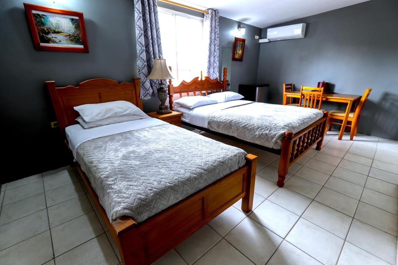 Dreibettzimmer mit eigenem Bad
