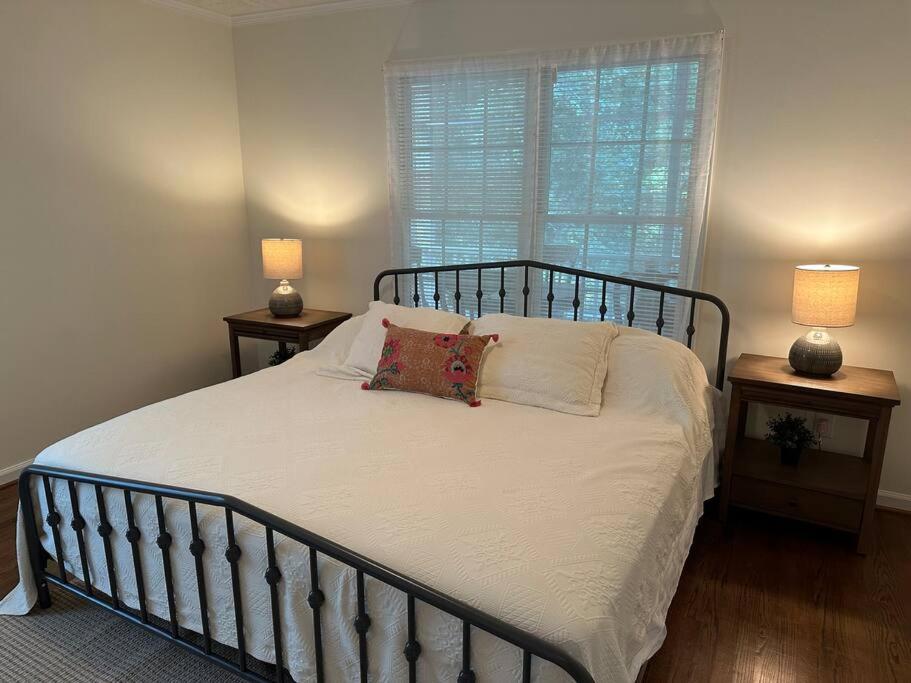 B&B Fayetteville - The Mirror Lake Suite - Bed and Breakfast Fayetteville