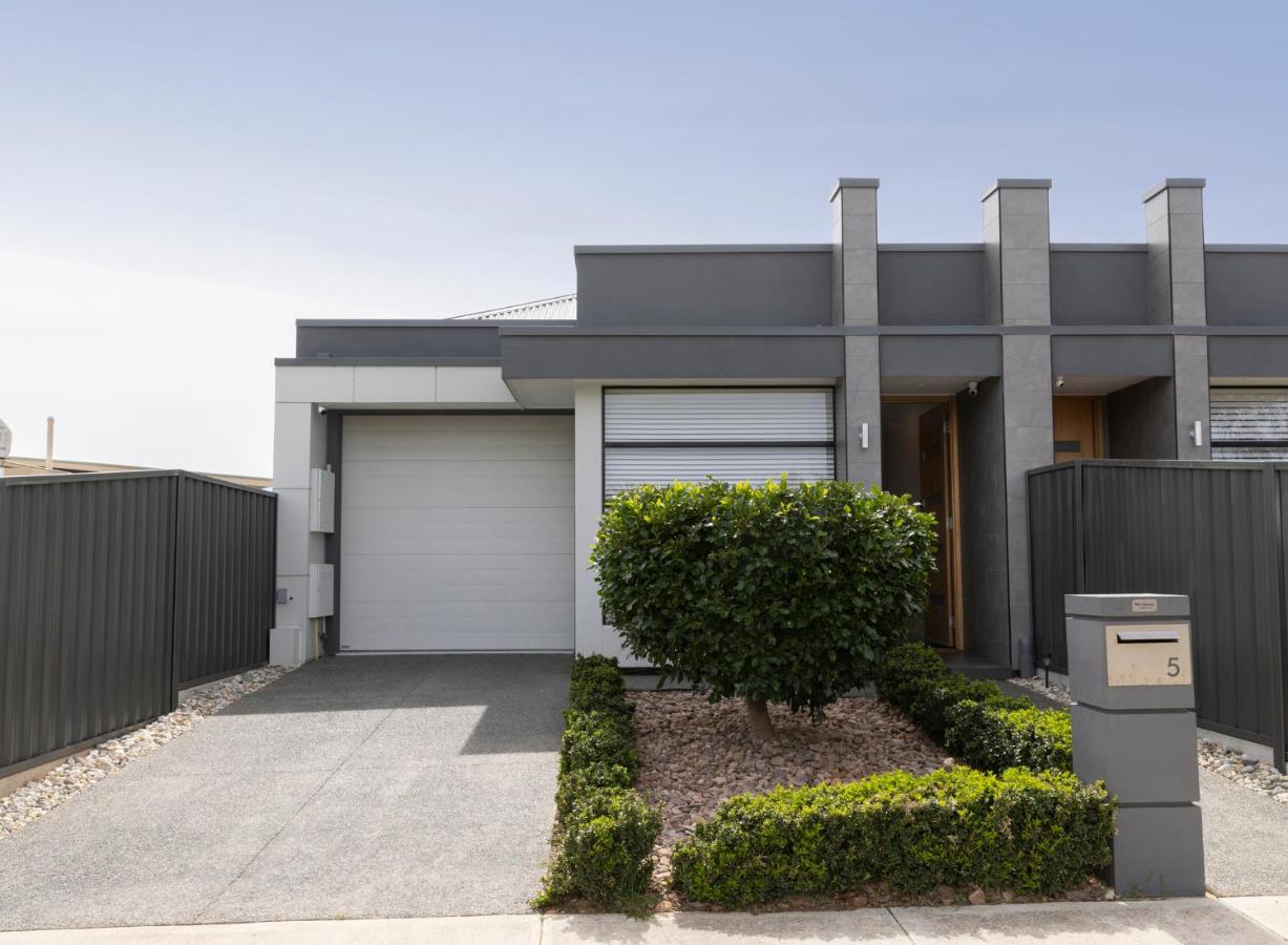 Cozy Getaway, King Bed with TV, NBN, Netflix, Nespresso - B&B