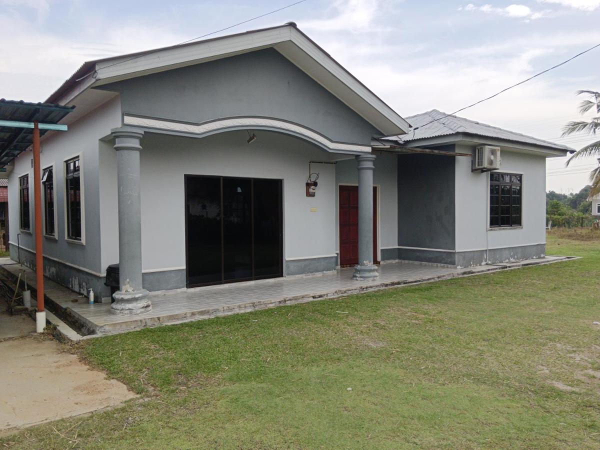 Homestay Murah Umbai Melaka - B&B