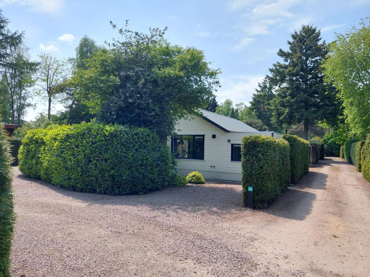 Huisje nr. 18 met jacuzzi - Bed and Breakfast Putten