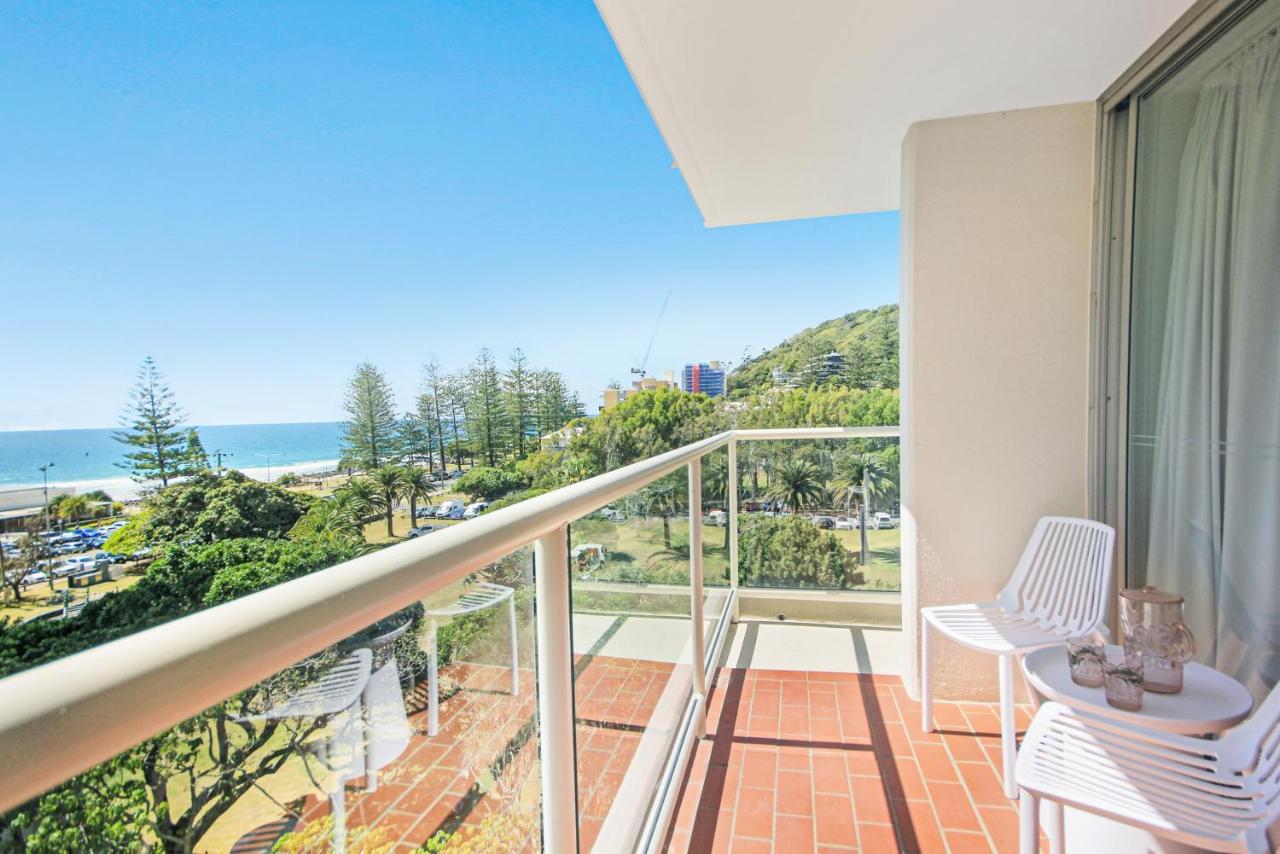 B&B Gold Coast - 2BR Burleigh Beach Views Apartment With Pool - Bed and Breakfast Gold Coast