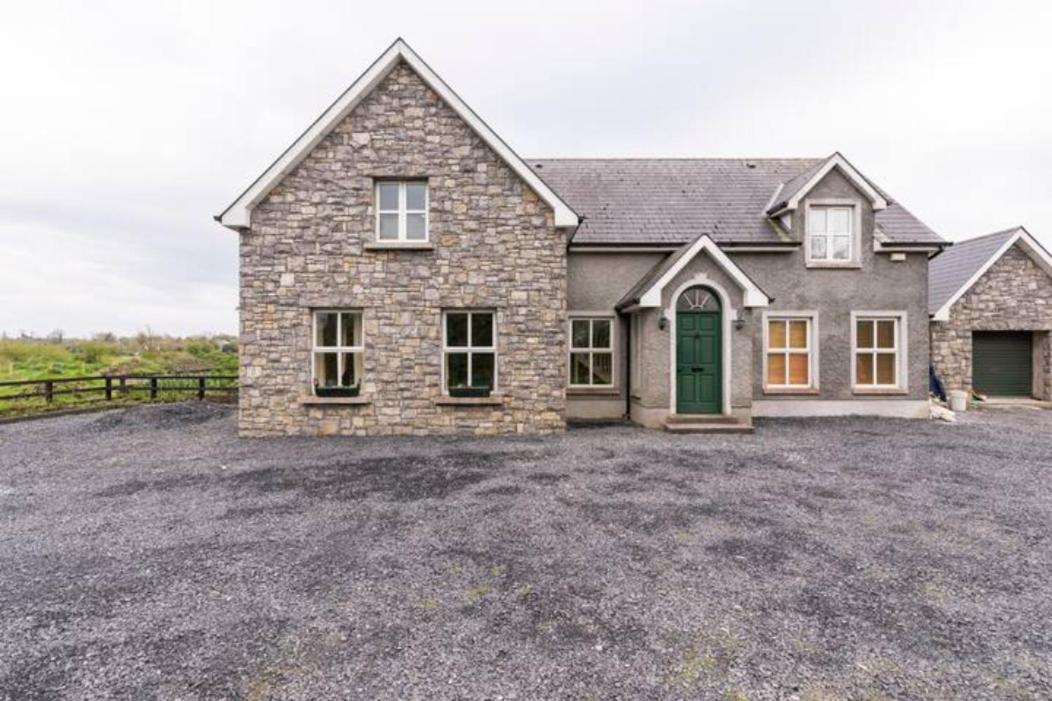 Ballinasloe Guest House in the Heart of the Country - B&B