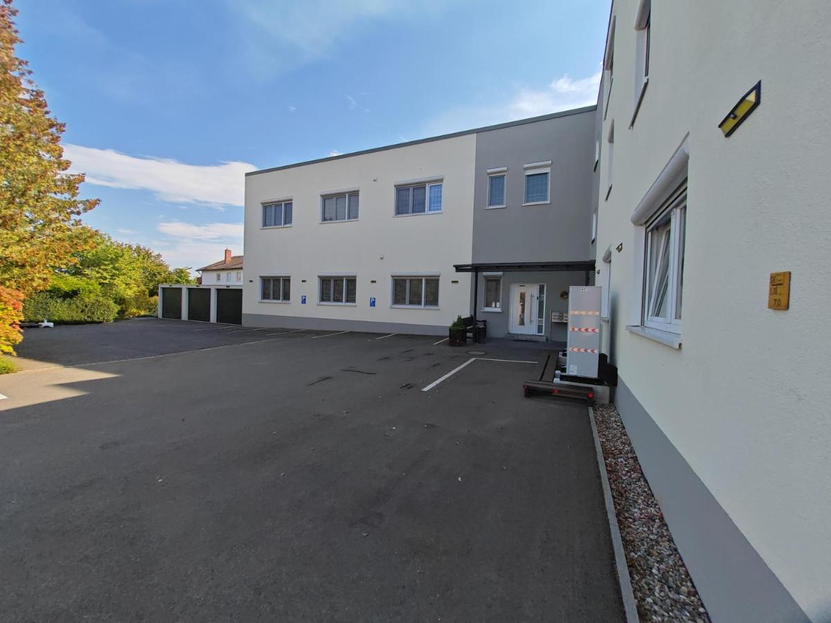 Apartment O3 - Gehobene 6-Zimmer Wohnung 180qm für 1-7 Personen 1x DZ 1x ZZ 3x EZ - Chambres d'hôtes Grafenwöhr