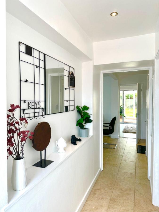 5 bedroom detached house sleeps 13 spacious Parking 5 mins driving to Bicester Village - Bed and Breakfast Bicester