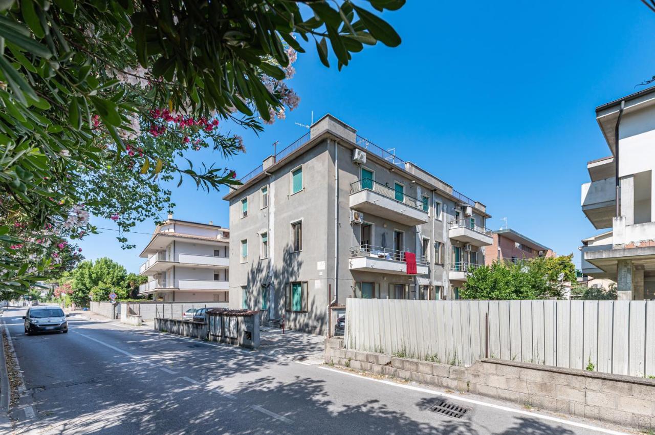Pescara SeaView Apartment with Private Parking! - Chambres d’hôtes