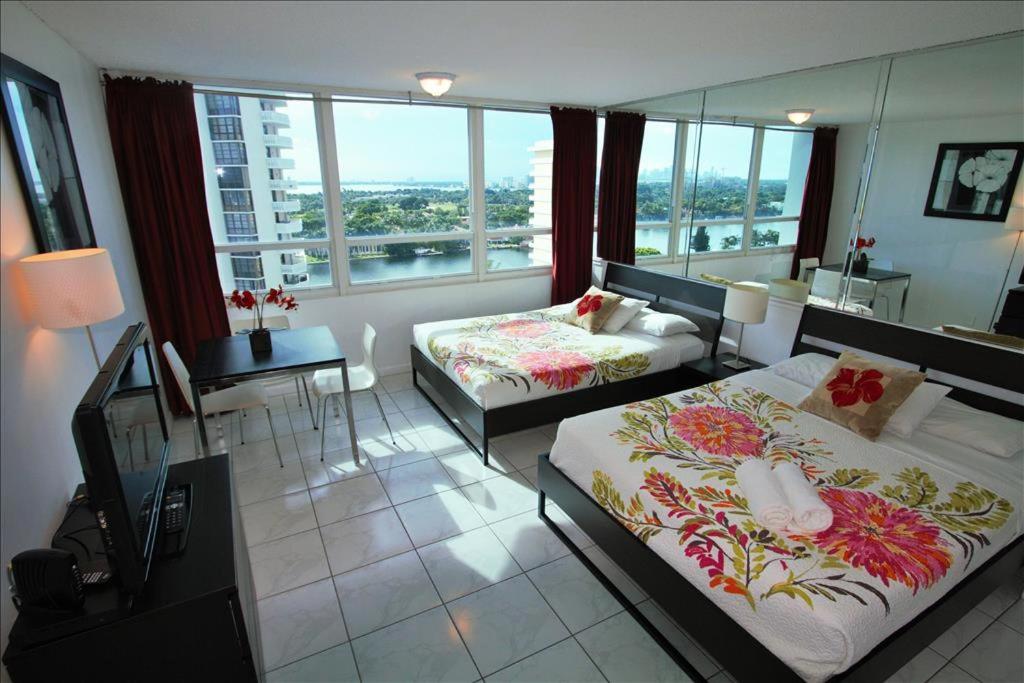 Castle 1118 Studio BayView Direct Beach Access, Tennis, Pool, Restaurants, Free Parking - Bed and Breakfast