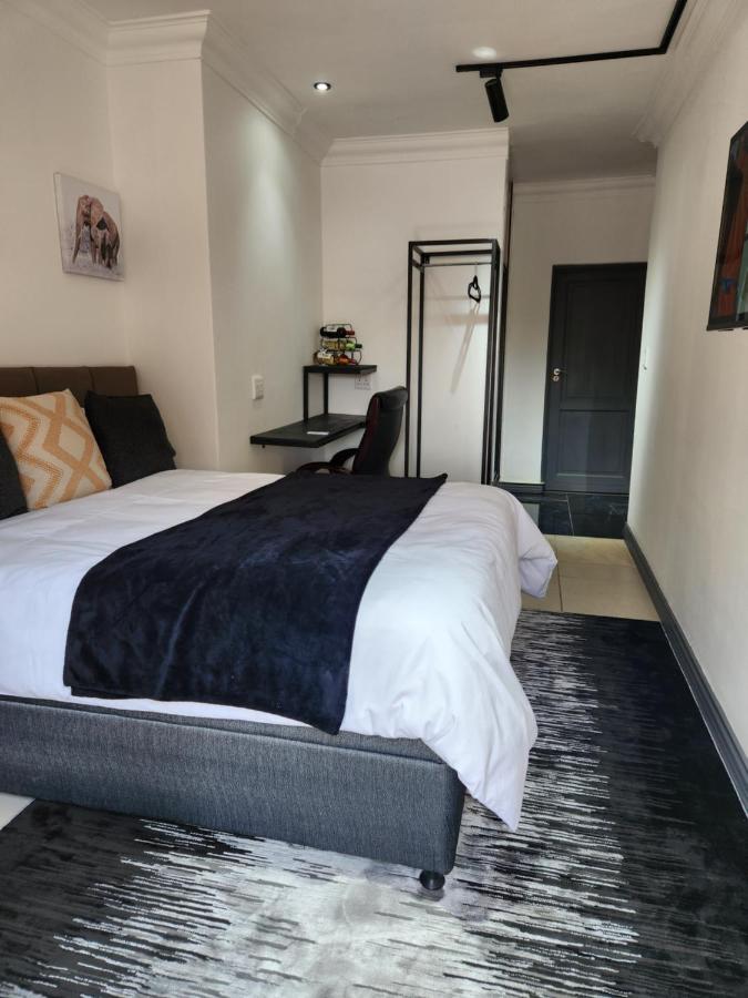 Queen Room with Pool View