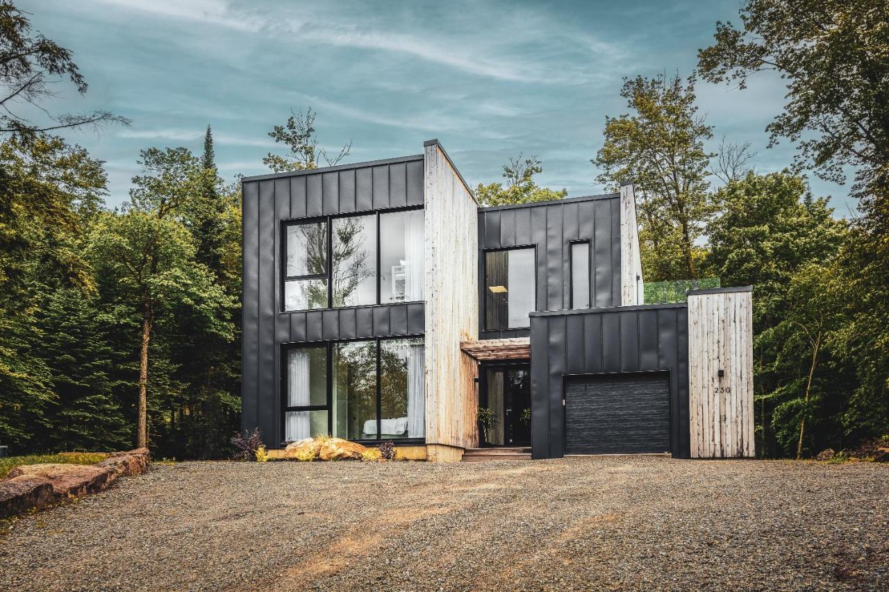 Luxurious Heaven Lodge Tremblant with HotTub & Sauna - B&B Mont-Tremblant