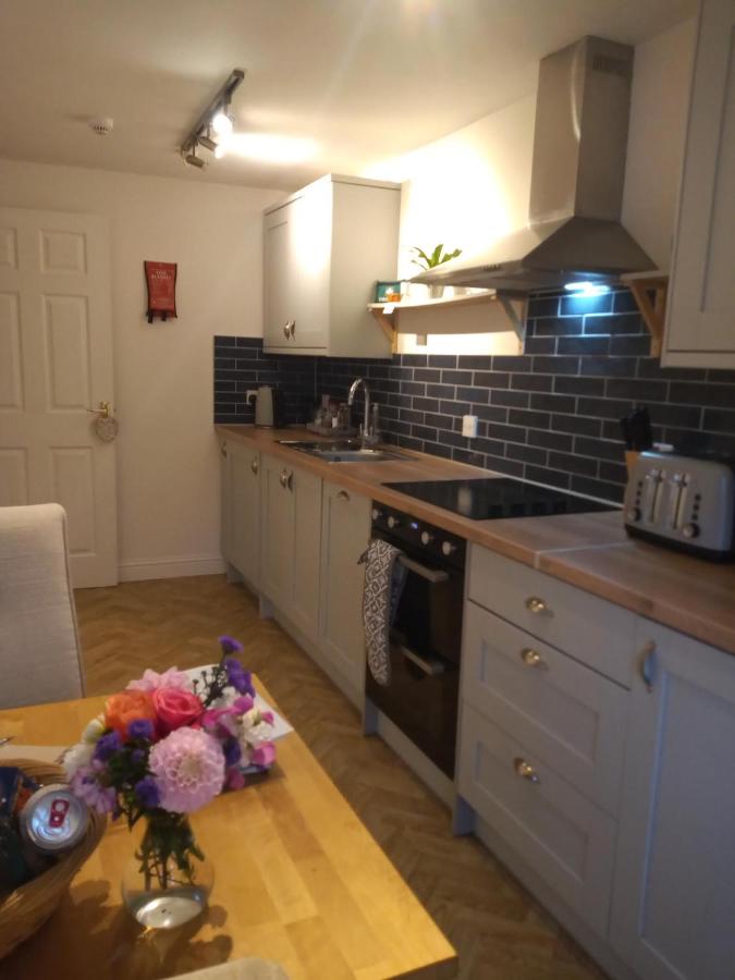 The Eaves, Glastonbury High Street 2 bed 2 bathroom apartment - B&B Glastonbury