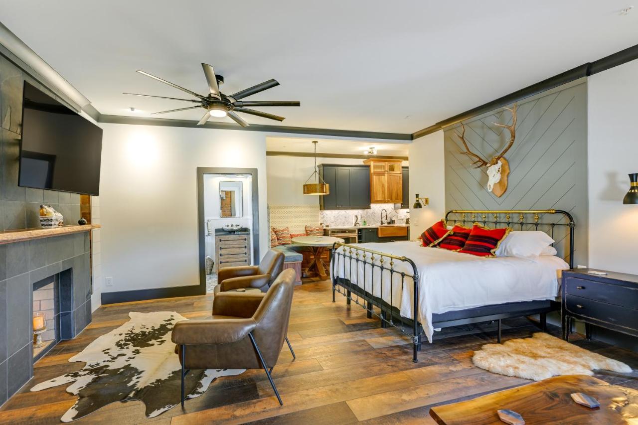 Modern Franklin Studio Prime Downtown Location! - B&B