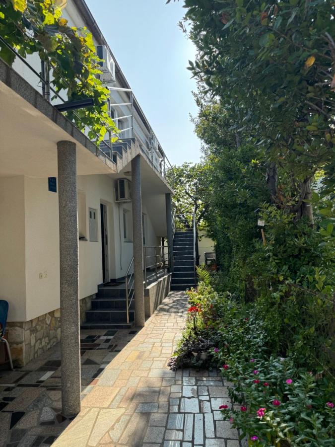 Apartments Ružica near the beach, Sabunike - B&B