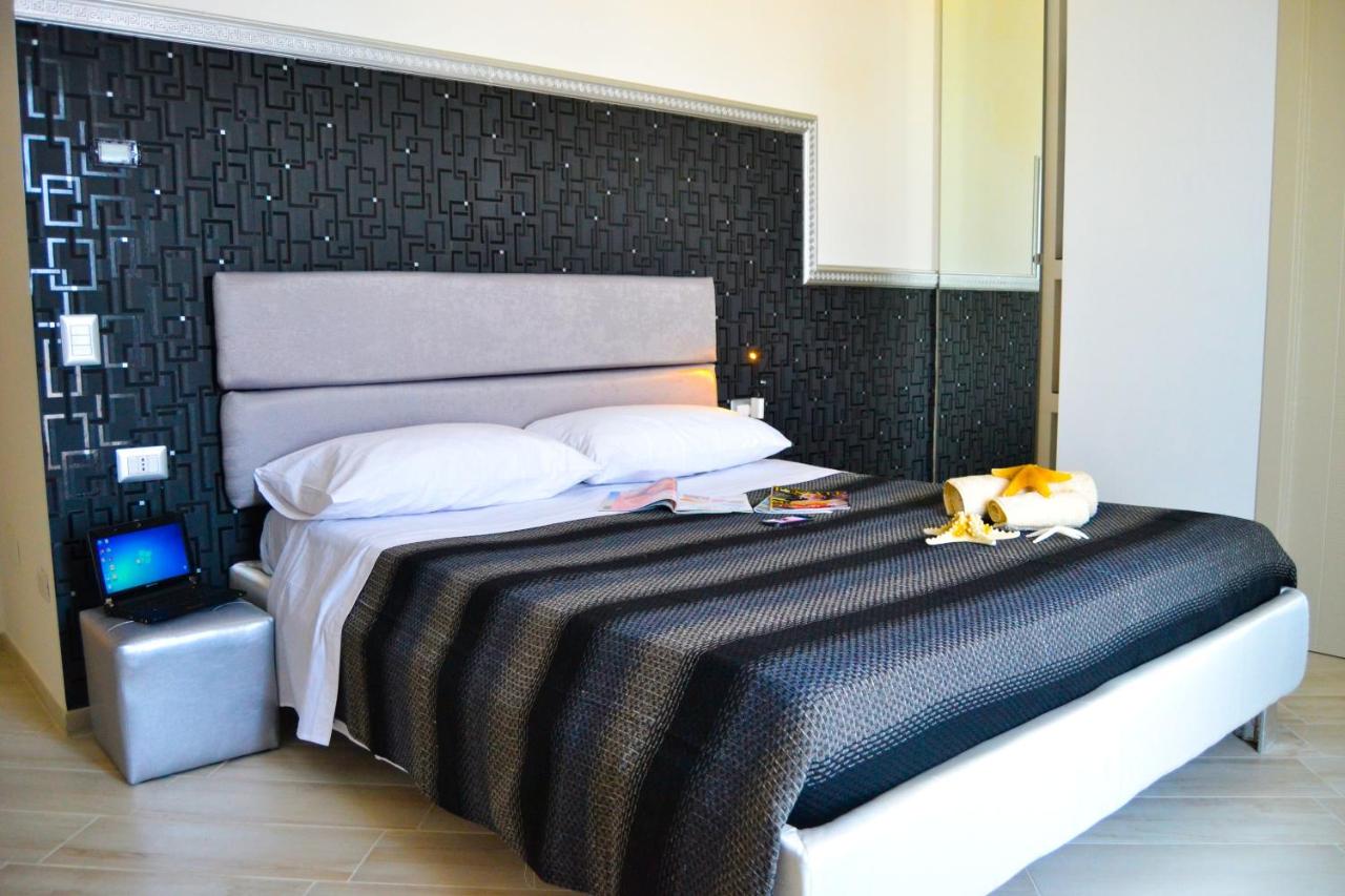 Double Room with Balcony and Sea View