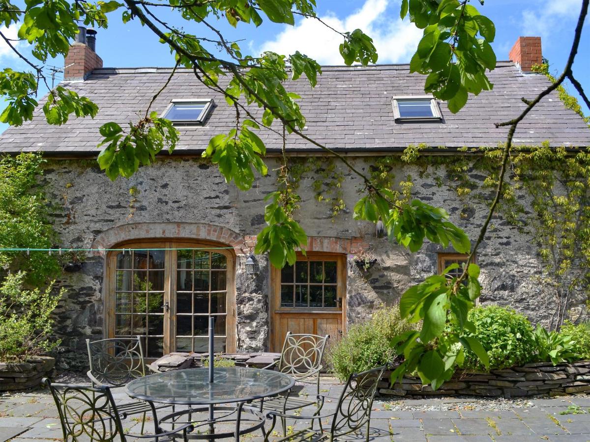 B&B Llangadwaladr - Hen Dy Goits - Bed and Breakfast Llangadwaladr